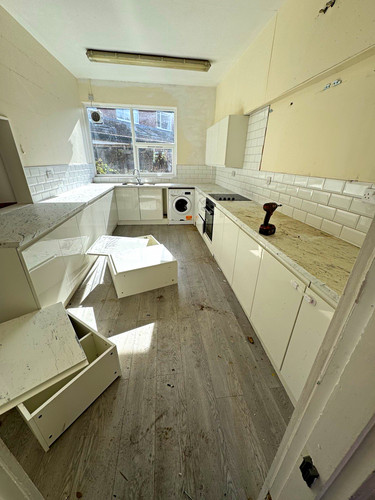 White gloss shape kitchen - l-shape,